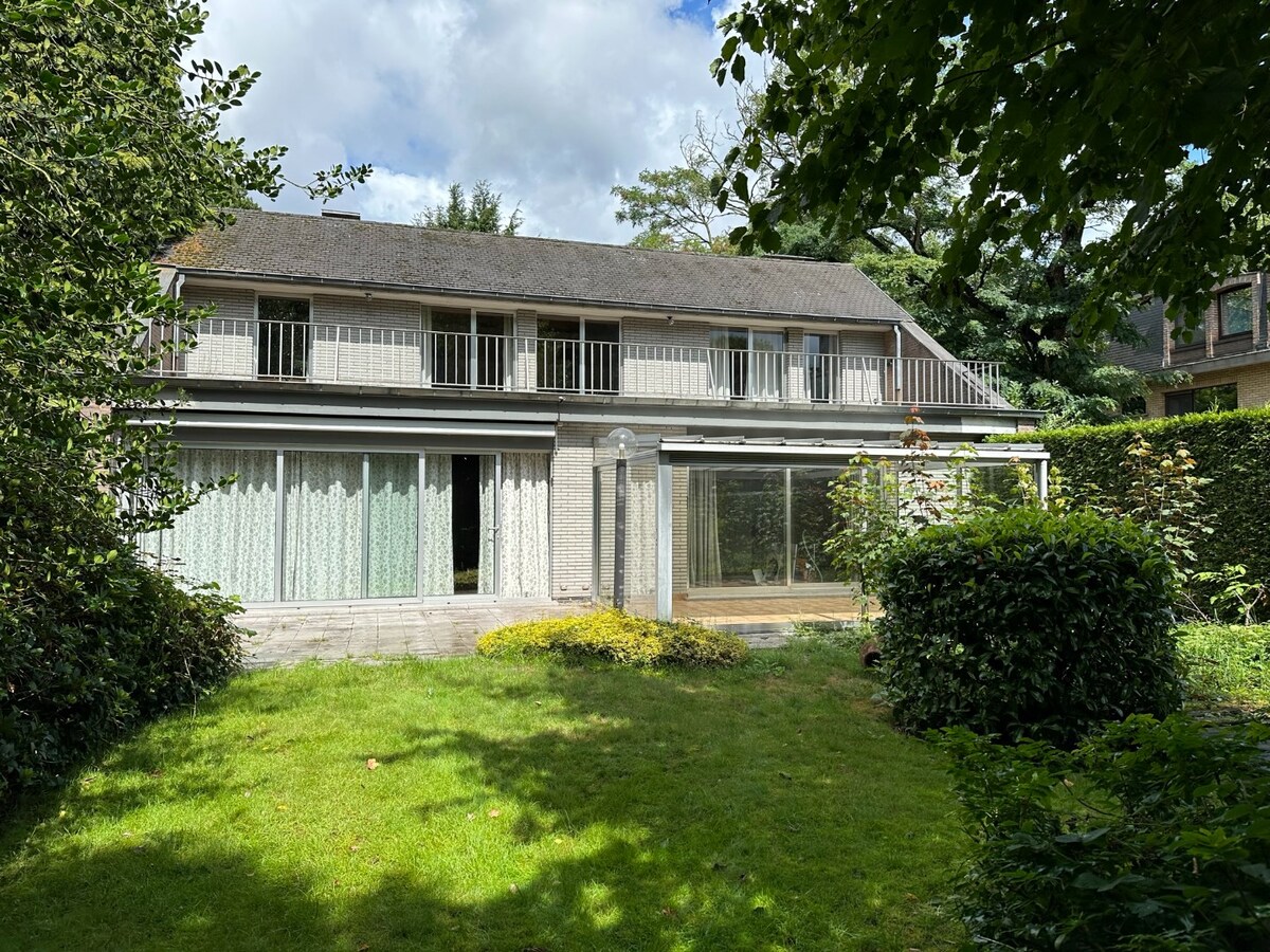 Ruime te renoveren woning met 5 slaapkamers op 1.250 m² 