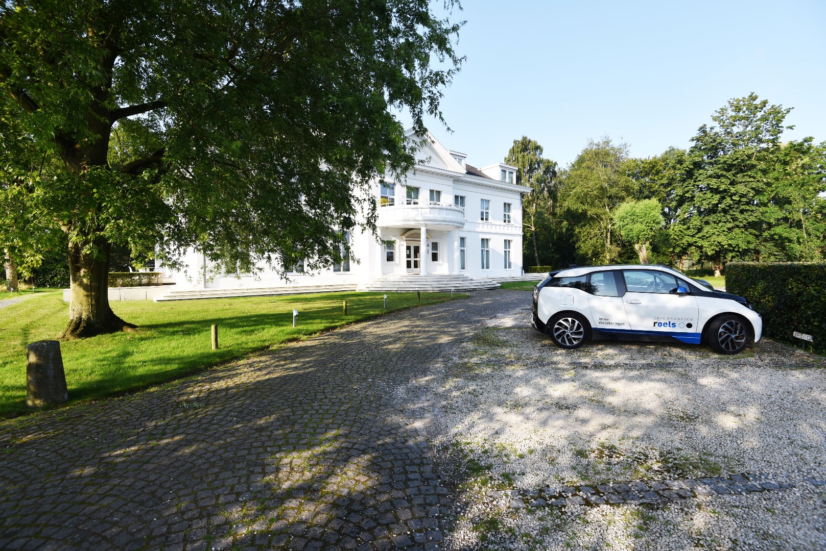 Ruim stijlvol app. met 3 slpks, parkeermogelijkheden en sauna te Adegem 