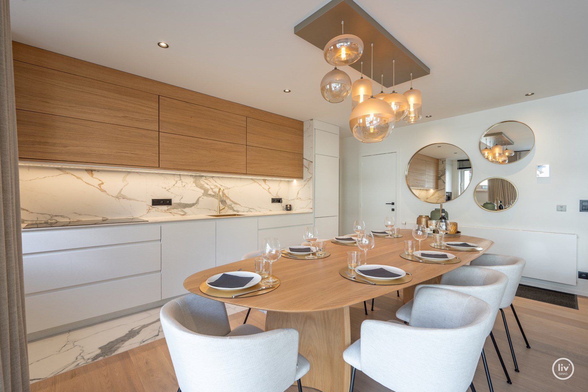 Instapklaar 3-kamer appartement op wandelafstand van de Lippenslaan met zuidgericht-terras. 8m gevelbreedte ! 