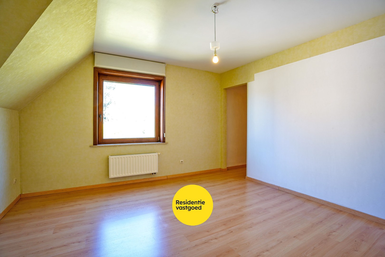 Ruime villa met 5 slaapkamers op 1082 m² te Oostduinkerke, gelegen vlakbij het natuurreservaat Hannecartbos. 