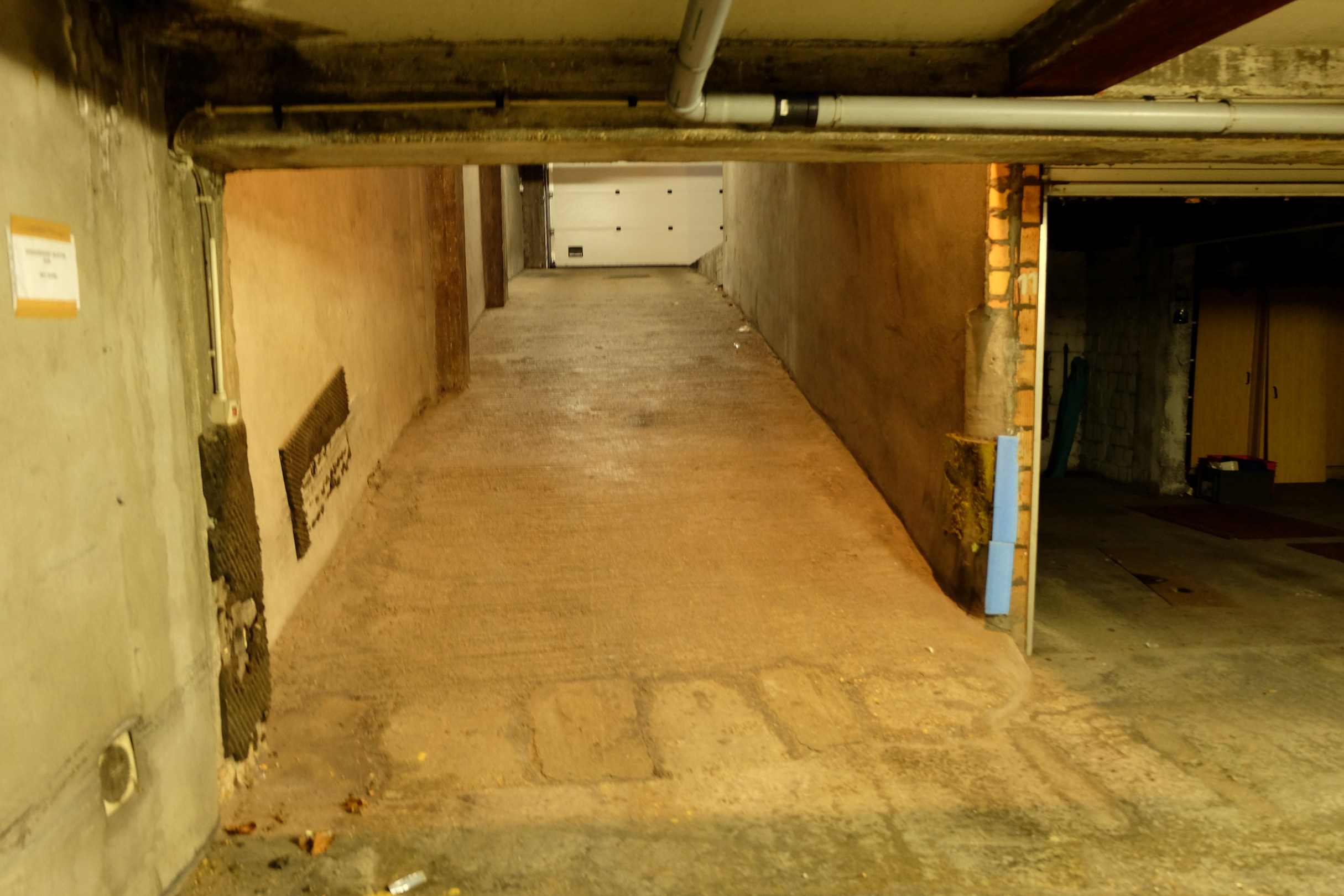 Dubbele garagebox met opslagplaats nabij de A. Pieterslaan 