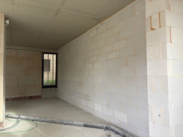 SINT JORIS WINGE HANDELSRUIMTE 71 m2 + terras 