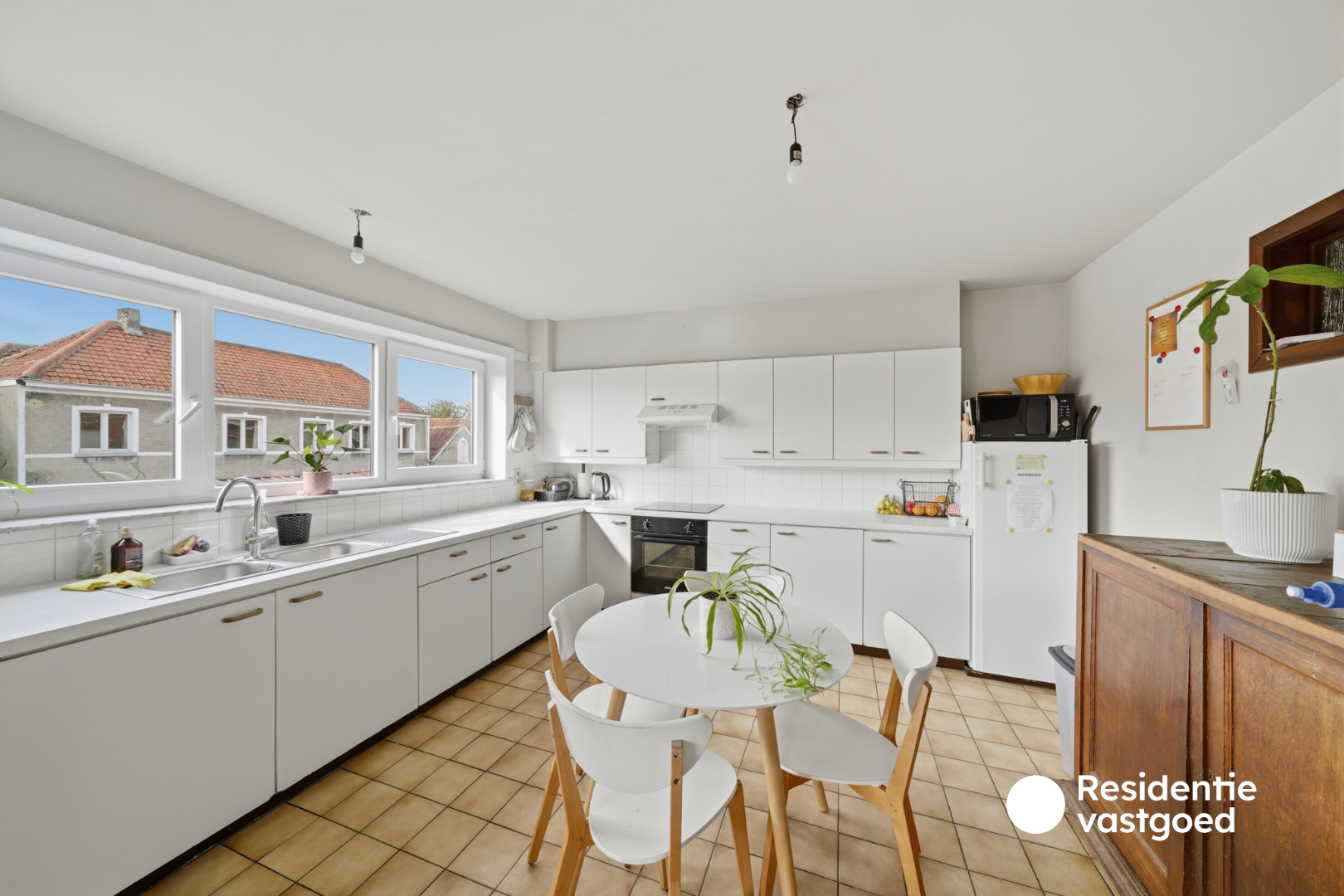 Opbrengsteigendom met 3 appartementen, garage en zonnig terras 