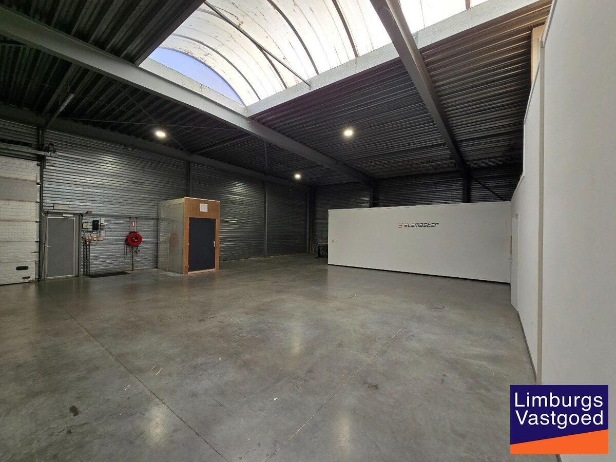 Bedrijfsgebouw - groot 831m² - centraal gelegen op het industrieterrein 