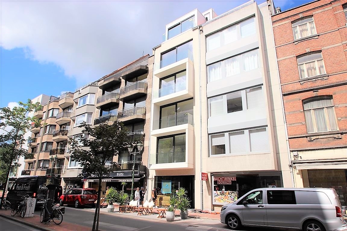 Exclusief investeringshandelspand met terras achteraan - Knokke 