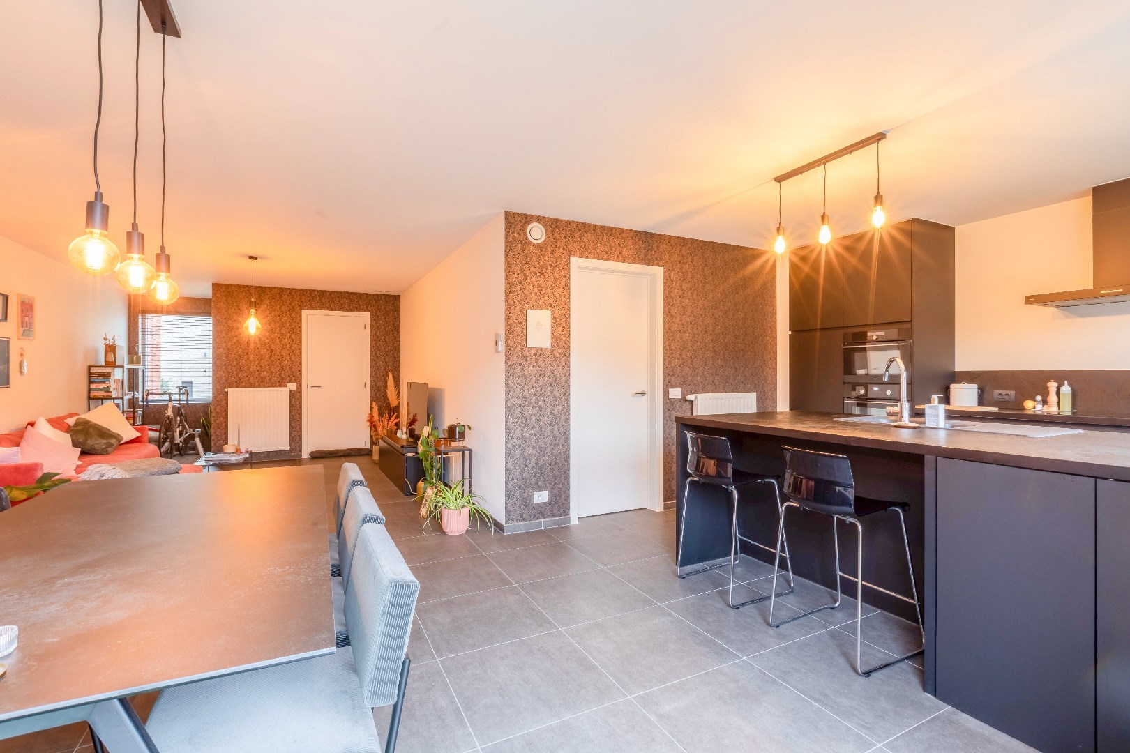 Instapklare  energiezuinige woning met tuin en parking 