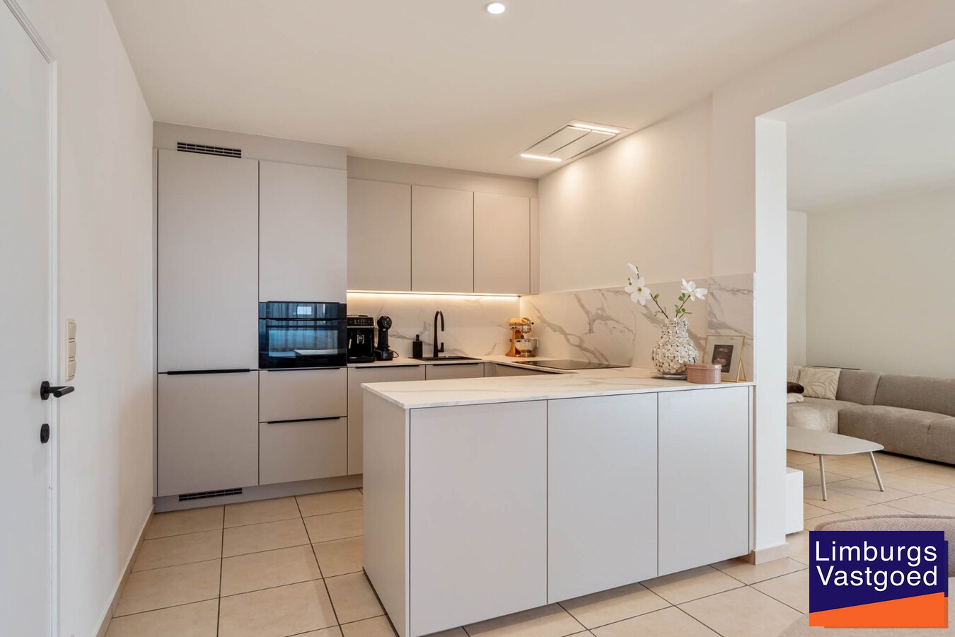 Recent Gerenoveerd appartement met tuin en terras, 2 slaapkamers, In Rekem 