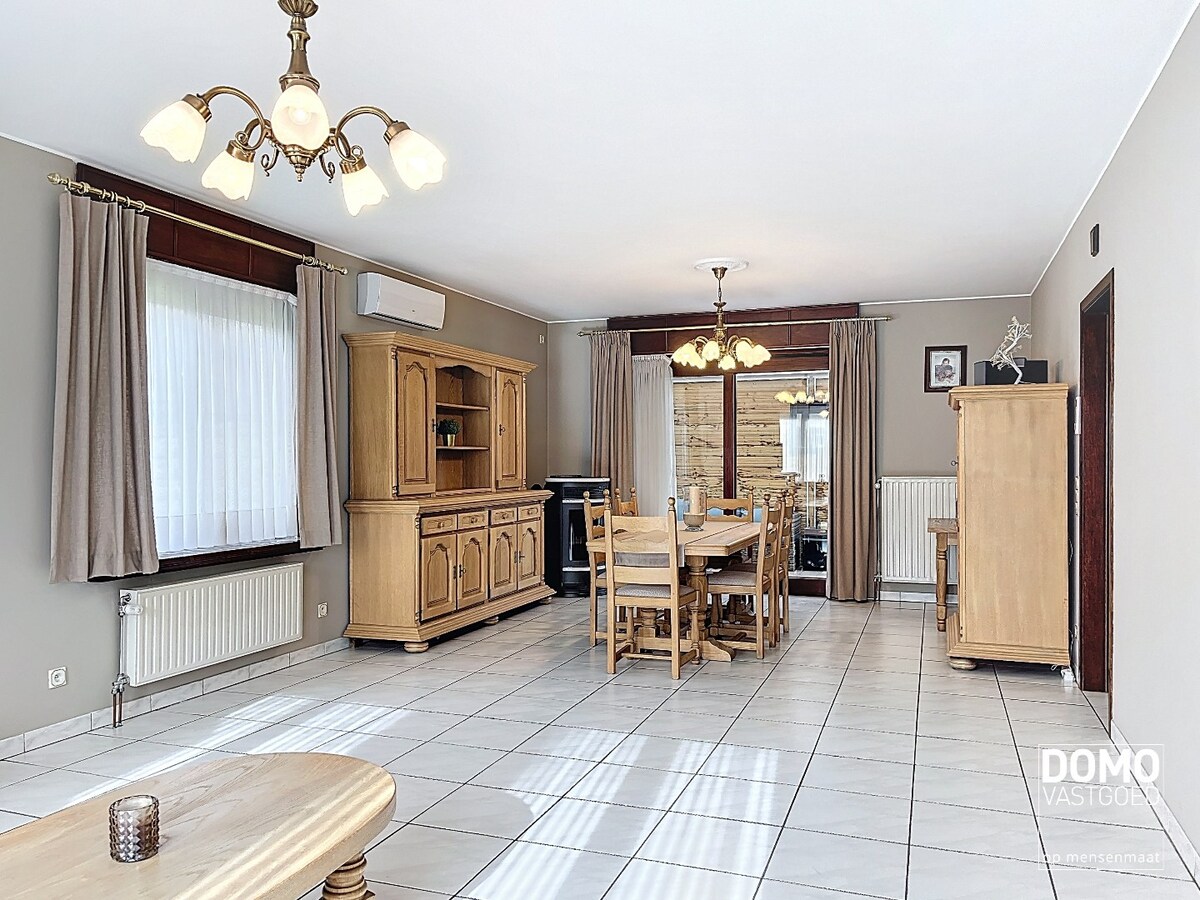 RUIME, LICHTRIJKE OPEN BEBOUWING MET ZONNIGE TUIN TE HALEN 