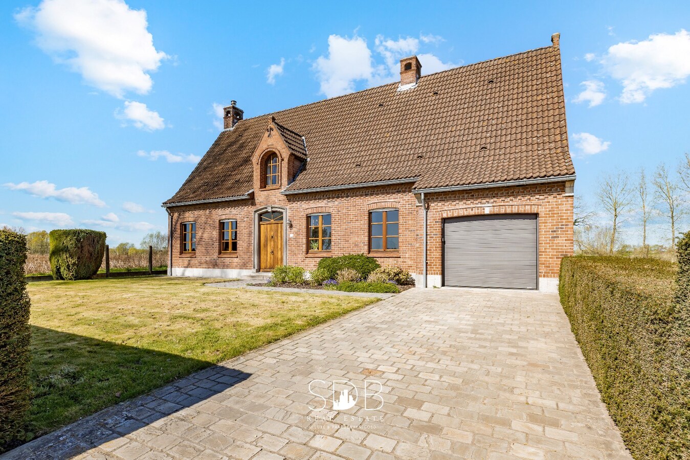 Boerderij met aanpalende graslanden op 12.970m² + mogelijkheid tot bijkopen graslanden +/-20ha 
