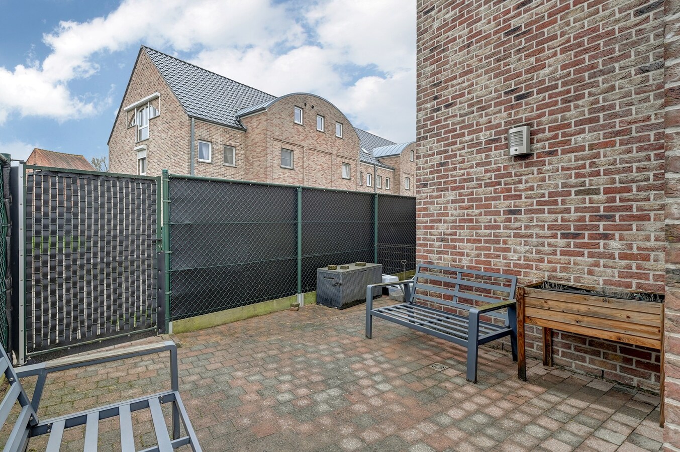 Ruim, centraal gelegen appartement met twee slaapkamers en staanplaats 