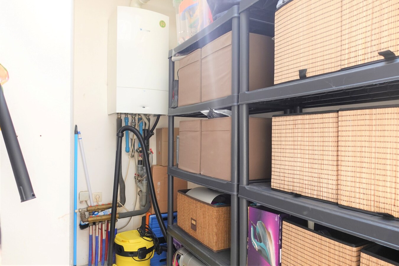 Gerenoveerde (deels) rijwoning met 2 slaapkamers 