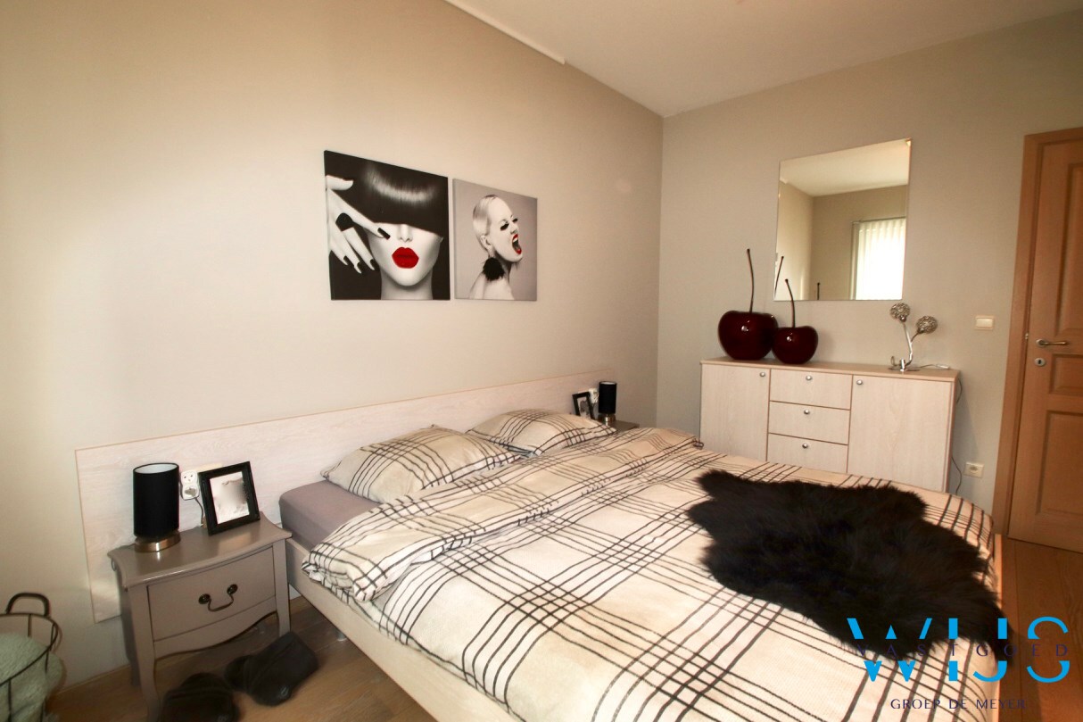 GELIJKVLOERS appartement met 2 slaapkamers &amp; garage te Ertvelde! 