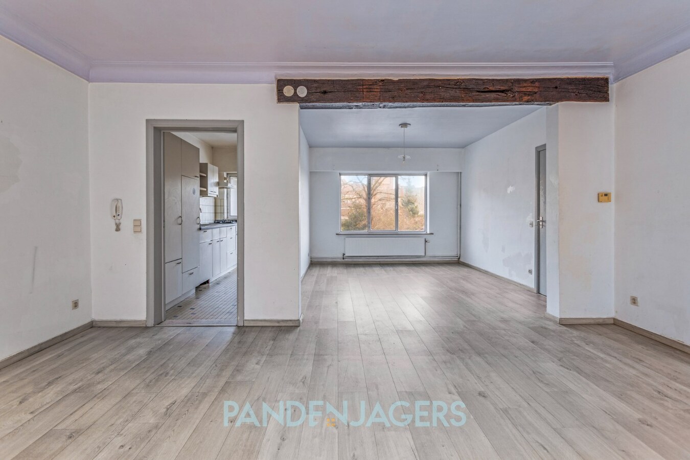 Handelshuis met winkelgedeelte en appartement te Duffel 