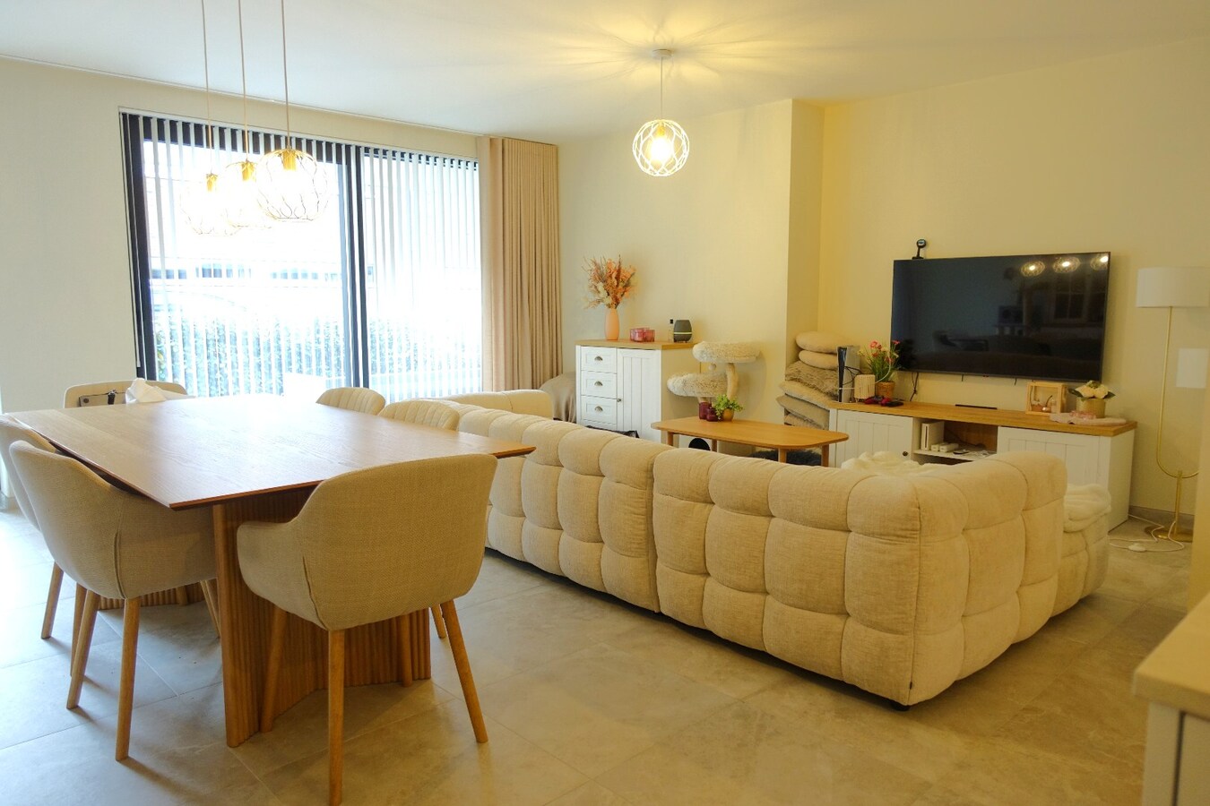 Prachtig appartement van 108,43 m² met autostaanplaats op uitstekende ligging in hartje Jabbeke 