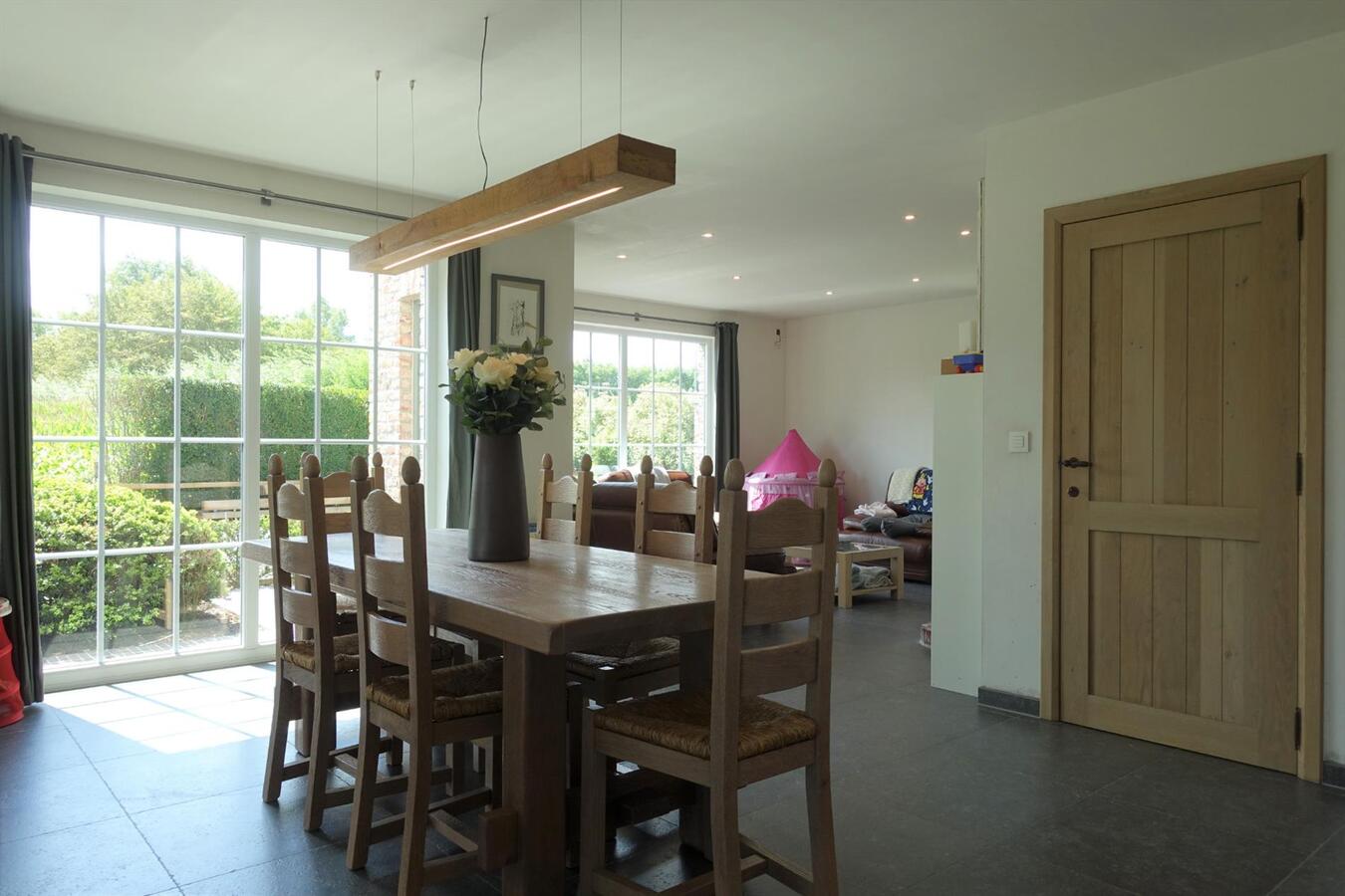 Prachtige recente villa met bijgebouw 