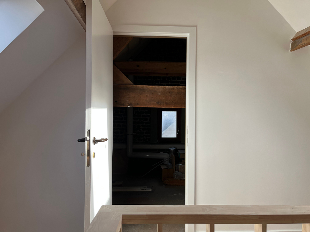 Design duplex appartement te centrum Dikkelvenne. 