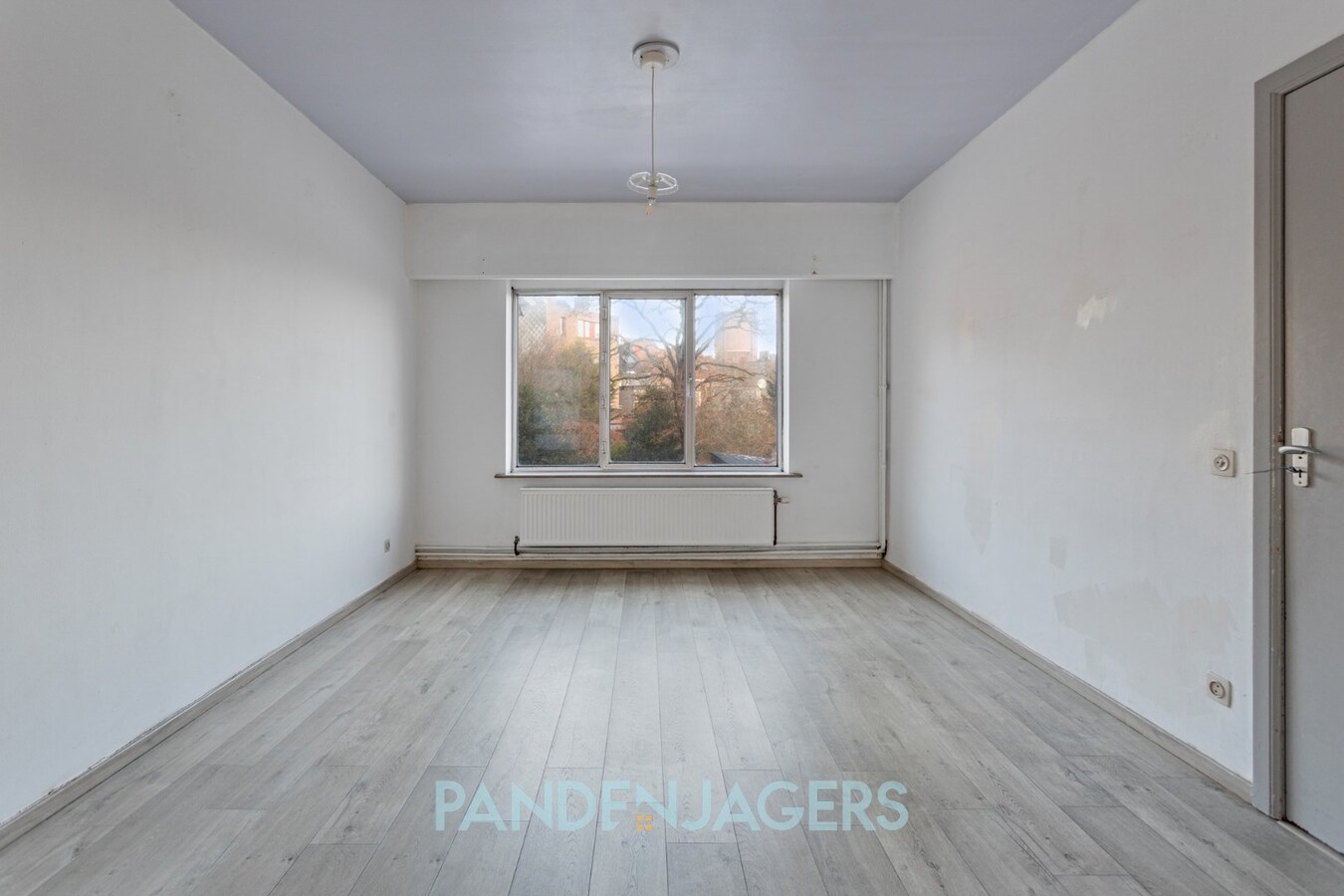 Handelshuis met winkelgedeelte en appartement te Duffel 