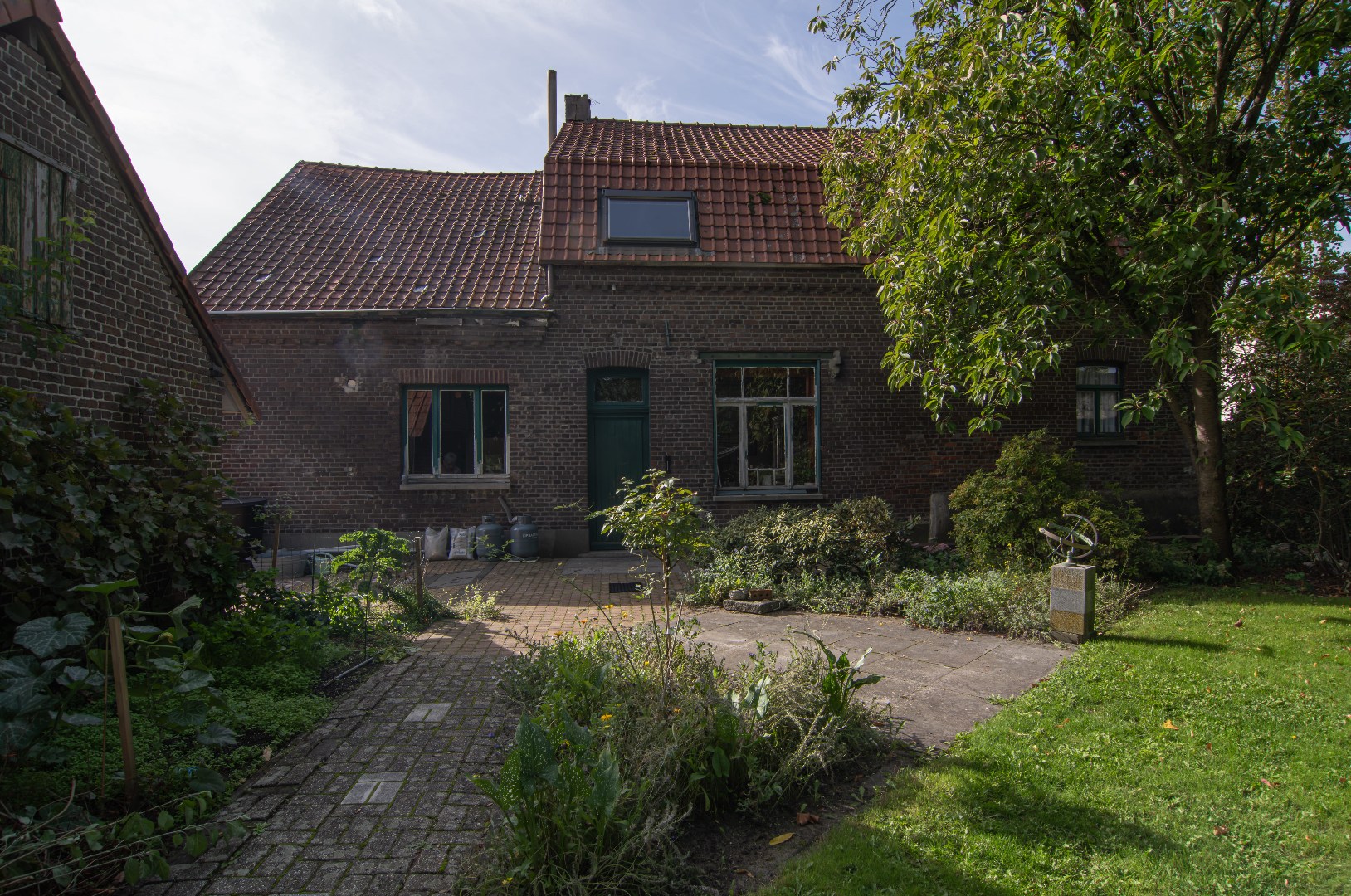 Karaktervolle te renoveren woning in Pelt 