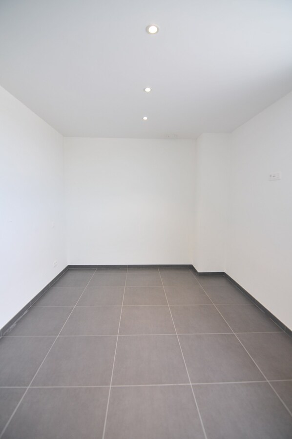 Modern appartement met 2 slaapkamers, ruim terras en airco 