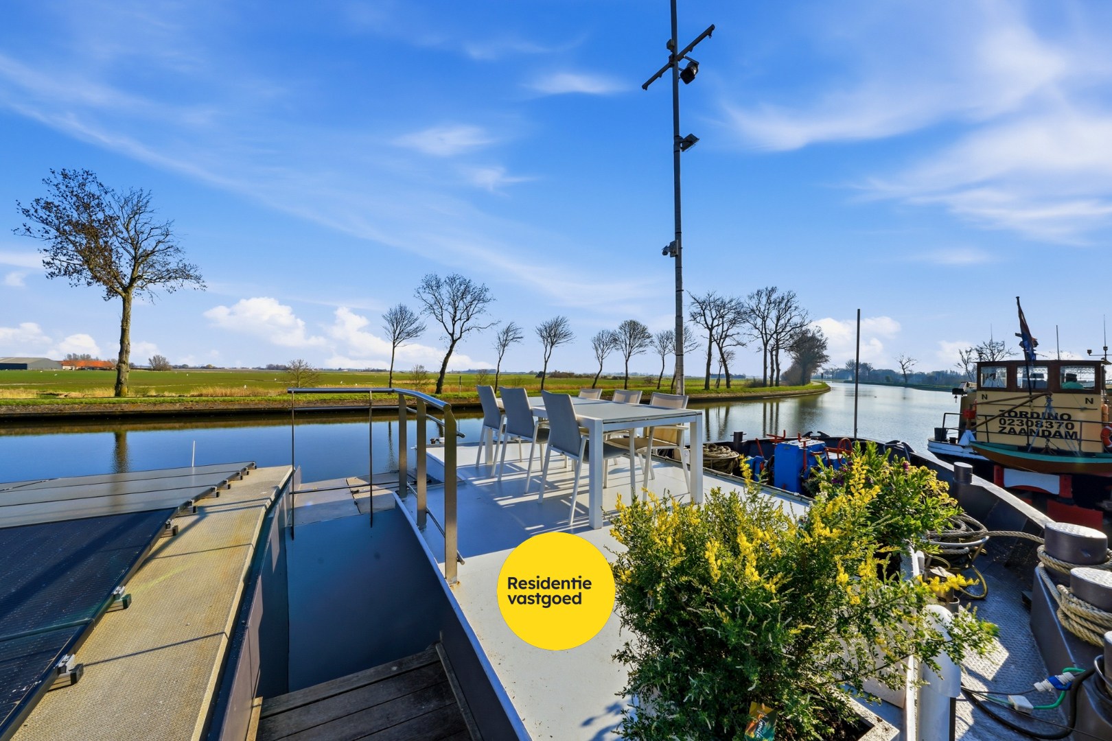 Unieke woonboot met B&amp;B en vergunde ligplaats in Plassendale 