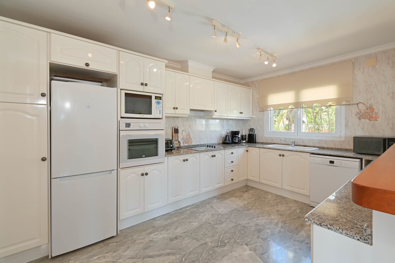 Uniek renovatieproject met zeezicht op wandelafstand van Moraira 