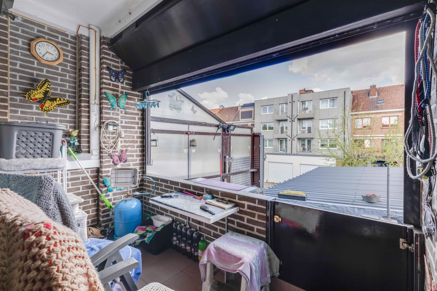 Woning bestaand uit 3 entiteiten: 2 app en 1 studio 