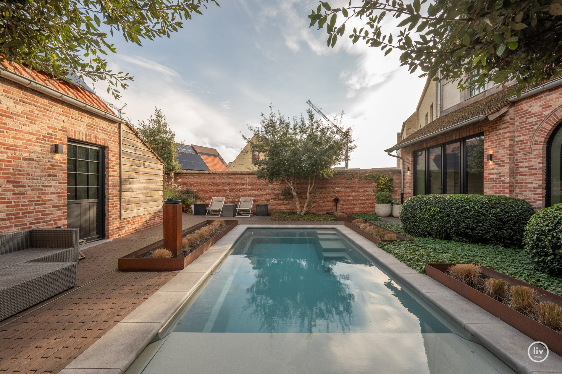 Luxueus afgewerkte energie zuinige woning met zwembad te Knokke 