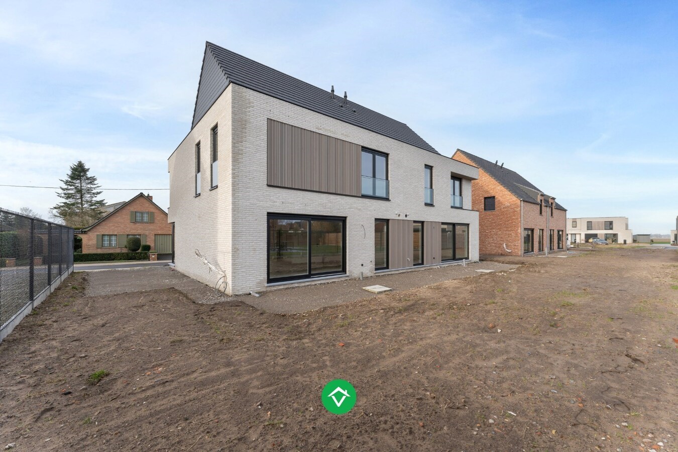 Half-open nieuwbouwwoning met 4 slaapkamers en tuin te Ichtegem 