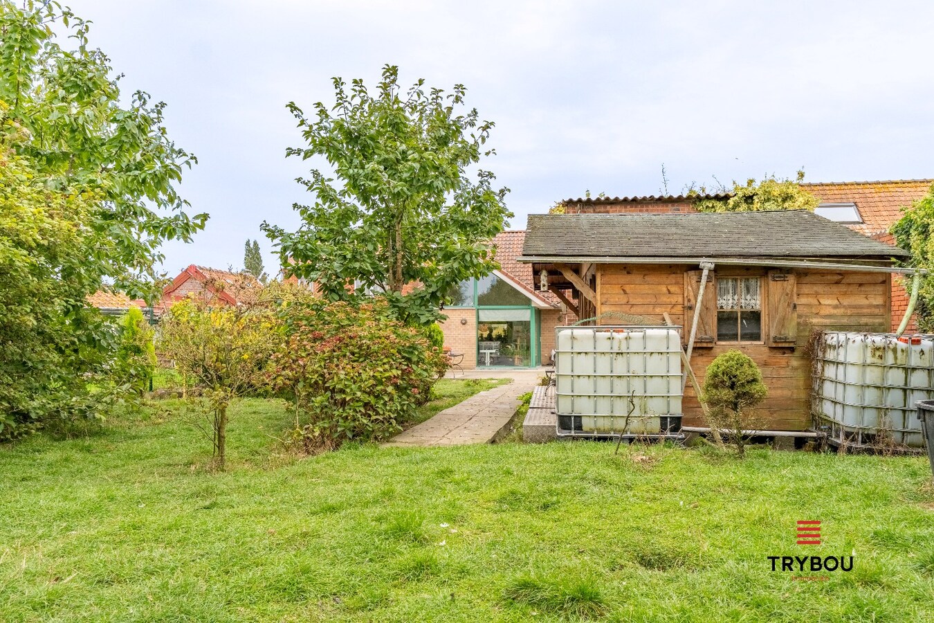 Open woning op ruim perceel in Jonkershove 