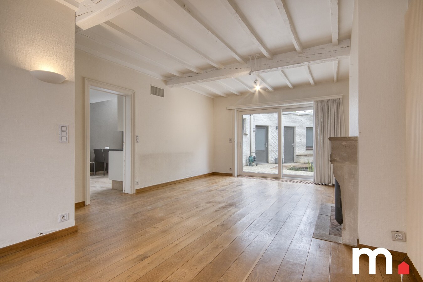 Centraal gelegen woning met privé parkeerplaats te koop in Heule ! 