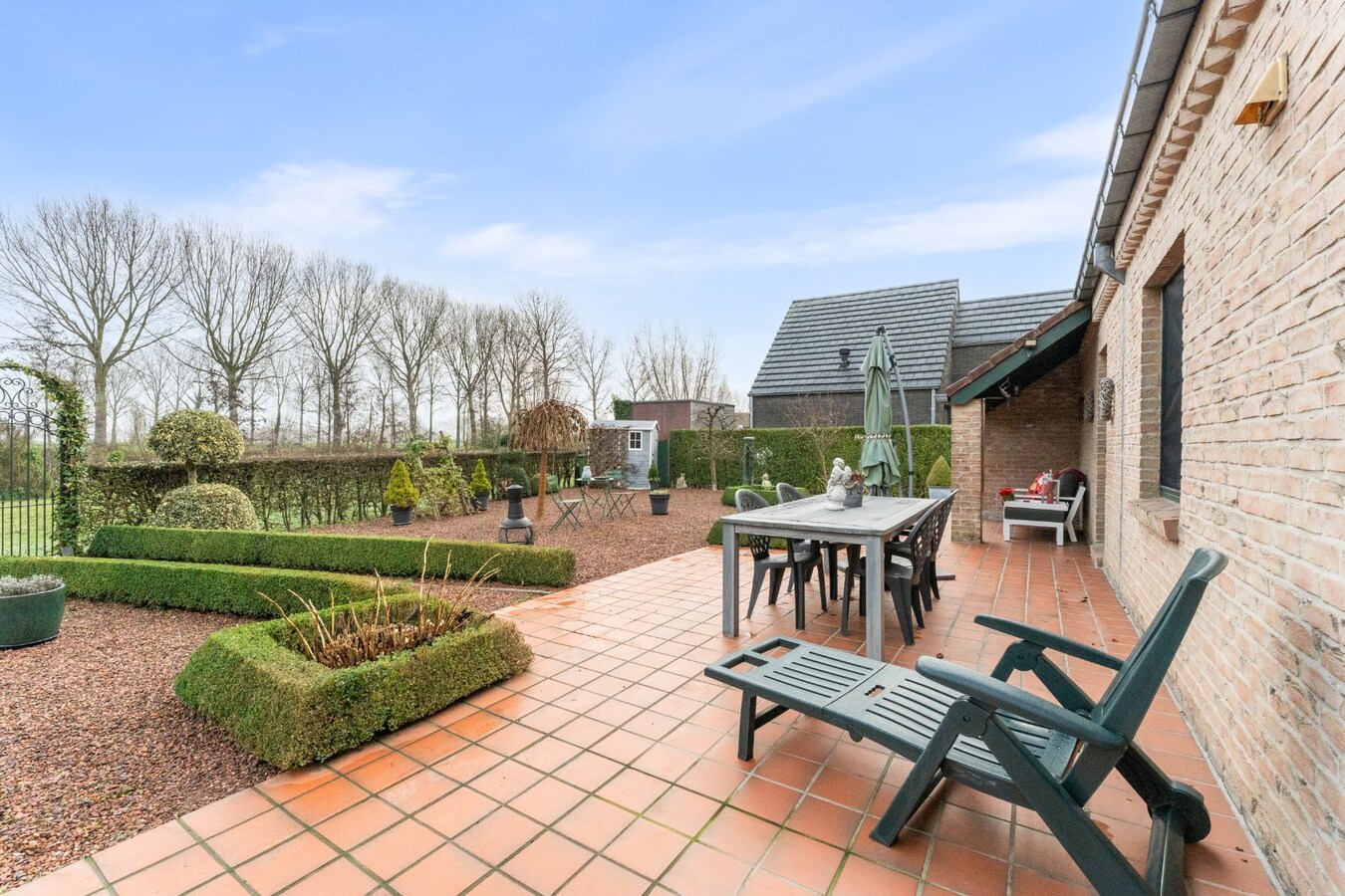 Charmante villa met open zicht in doodlopende straat te Sijsele 