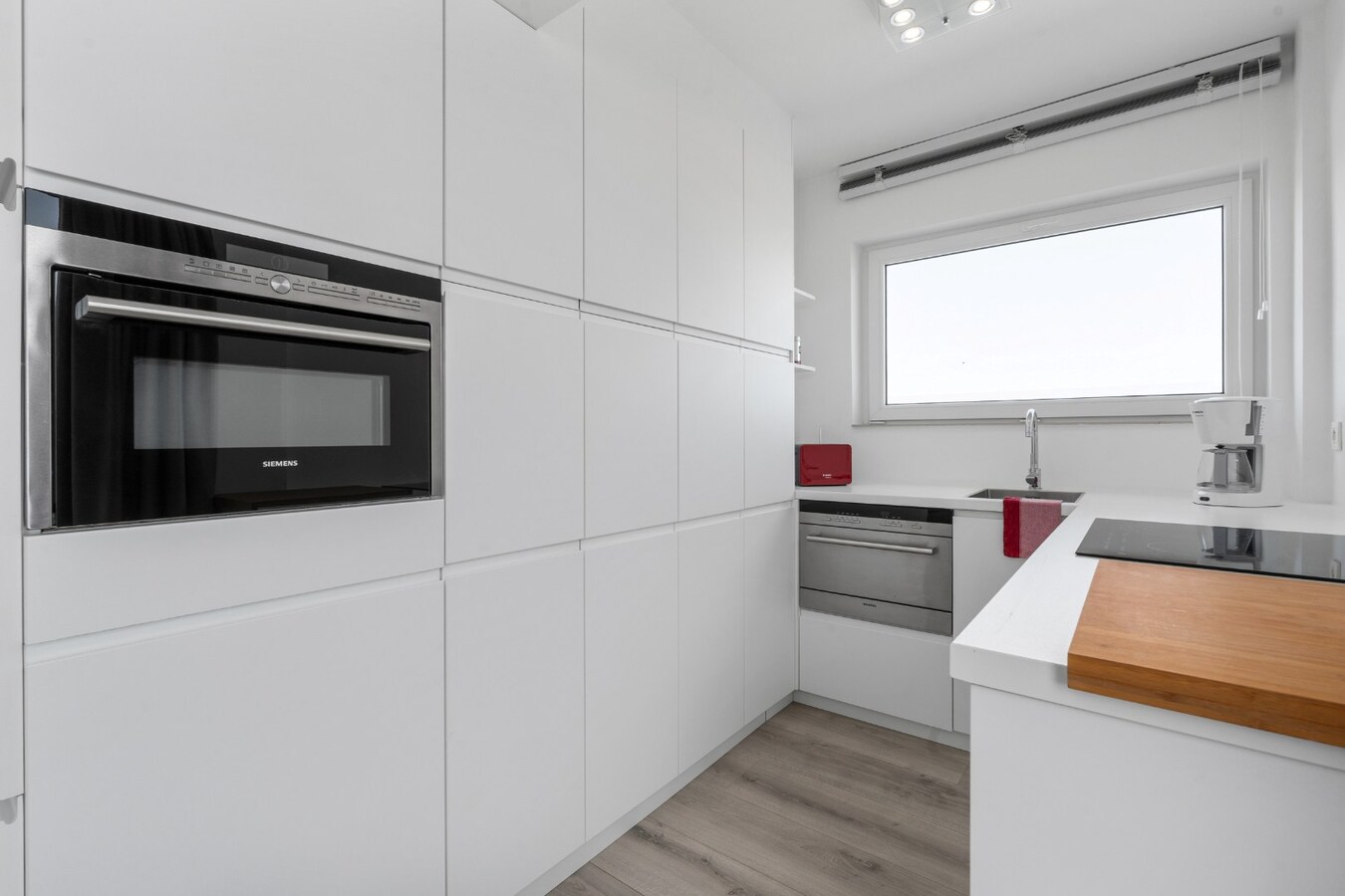 Exclusief hoekpenthouse met uitzonderlijk zeezicht en riant zonneterras in Heist. 