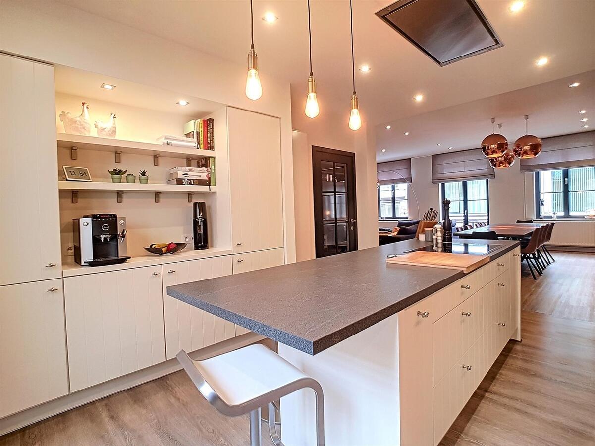 Zeer knappe woning met handelsgelijklvoers en ruime opslagplaatsen/multifunctionele ruimtes - Knokke 