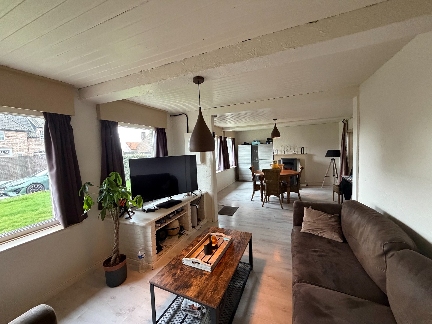 Charmante halfopen woning met garage, 2 slaapkamers en grote tuin 