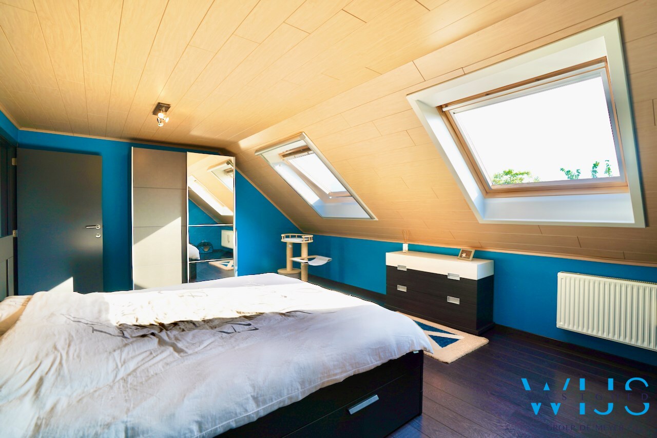 Ideale gezinswoning op 555 m² met 2 garages te Evergem ! 