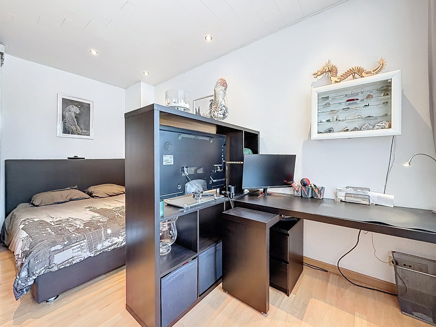 Instapklare bel-etage woning met mooi aangelegde tuin in Merksem 