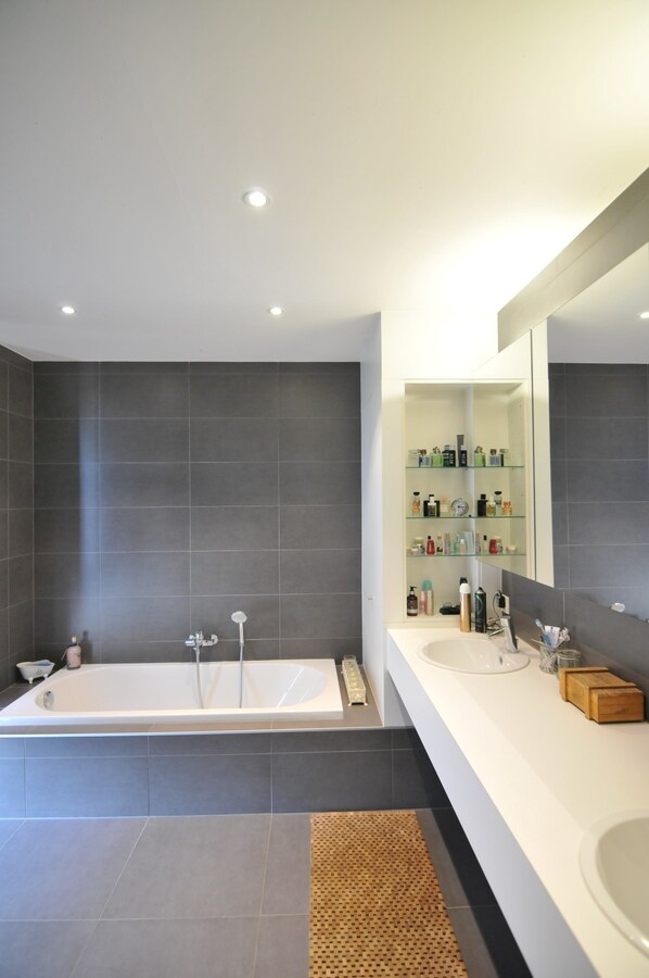 6 appartementen met elk 2 slaapkamers 