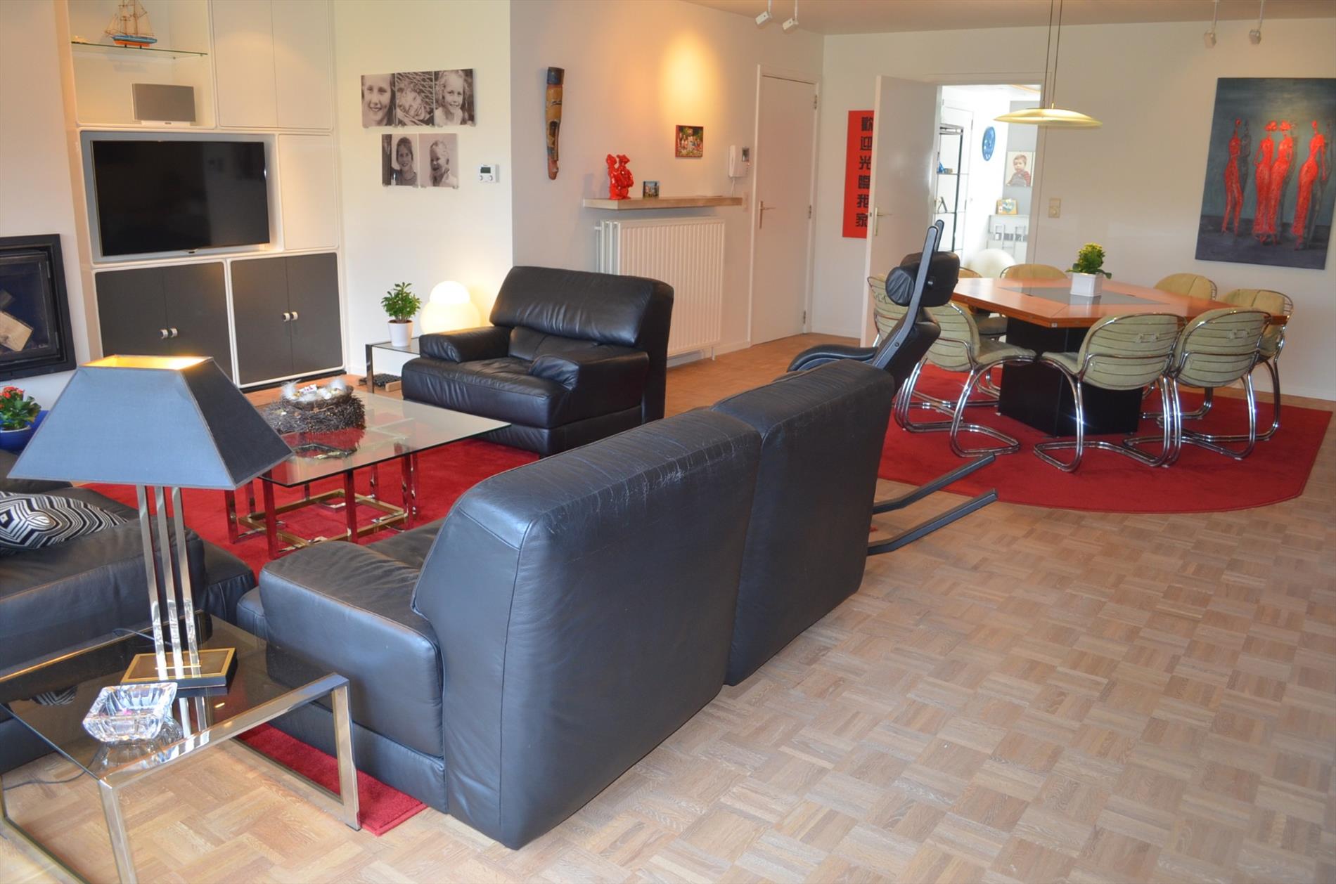 Ruime stijlvolle bel-etage met praktijkruimte, 5 slaapkamers en tuin te centrum Eeklo 