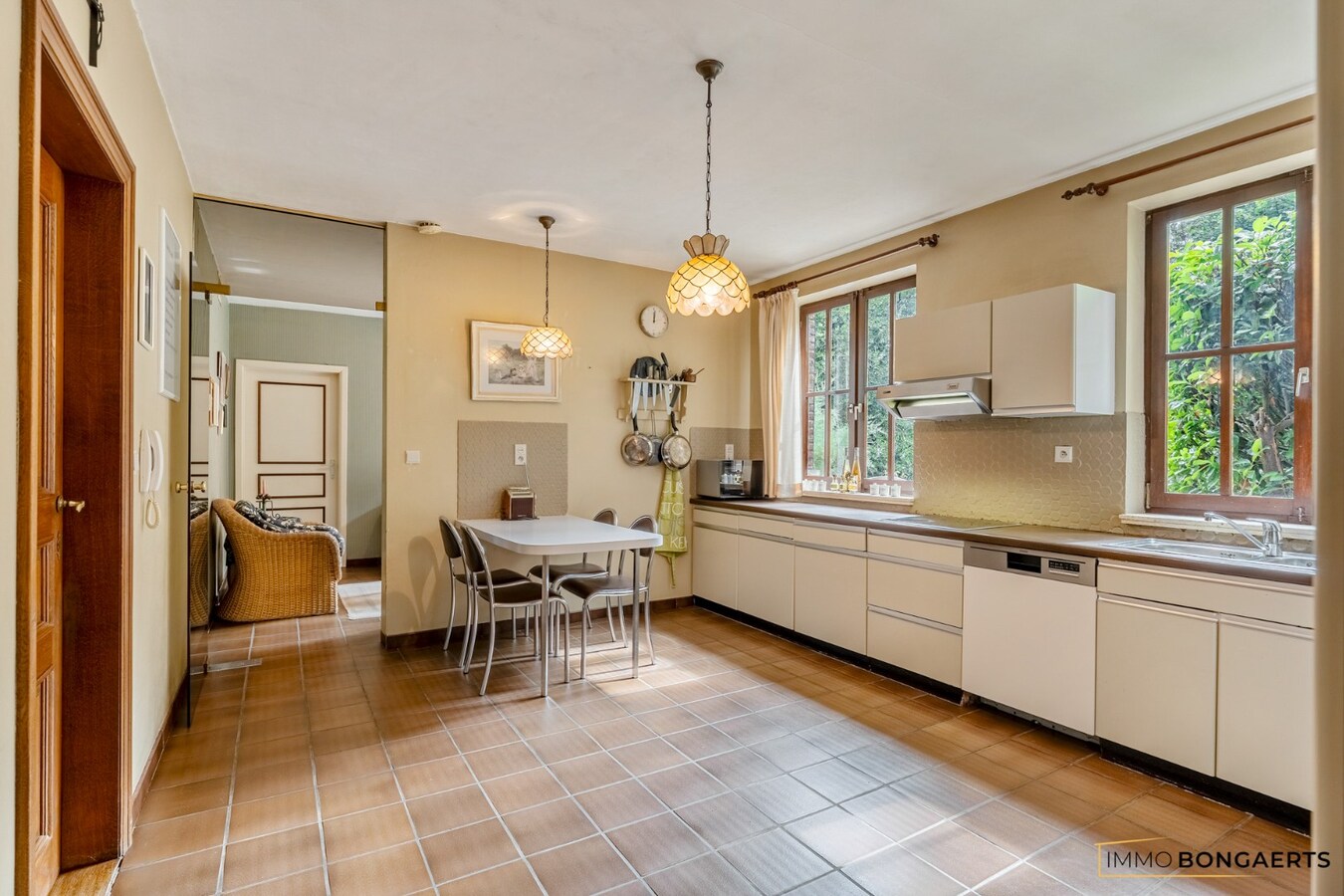 Prachtige villa met praktijkruimte en royale tuin in Houthalen-Oost 