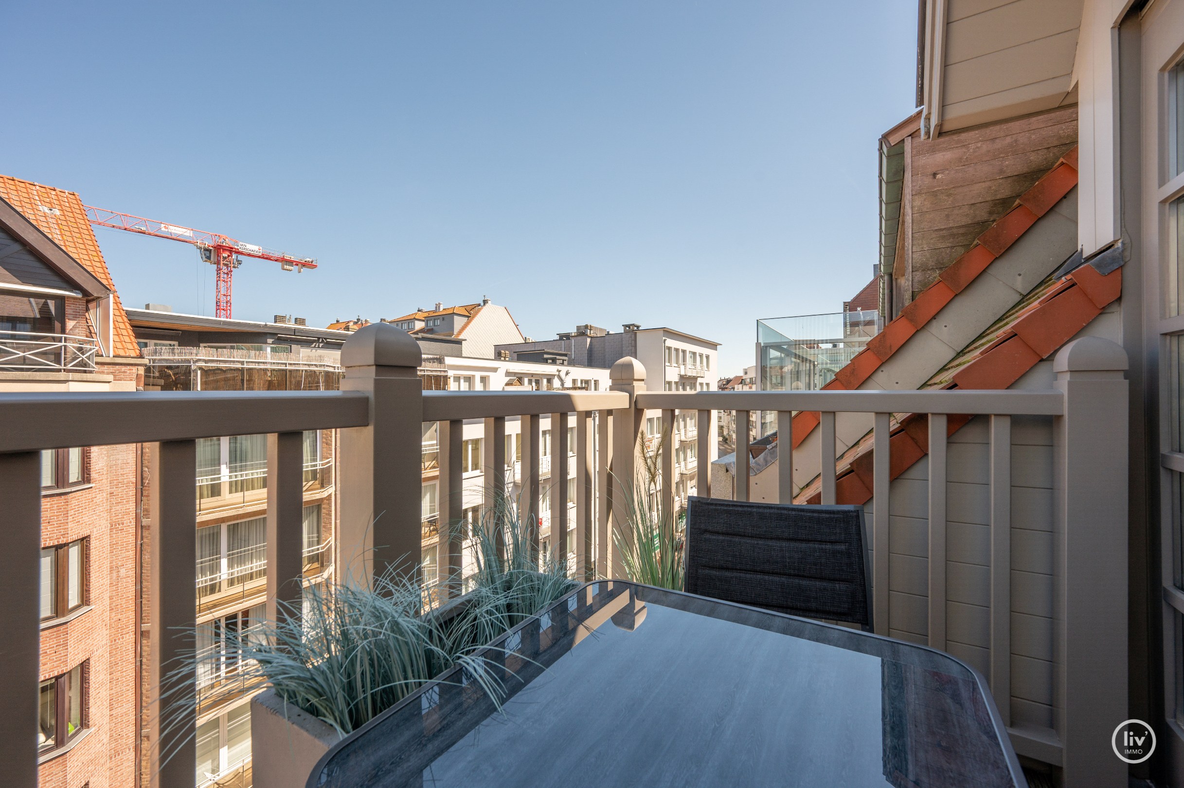 Superbe appartement en duplex de charme dans un emplacement de premier choix sur l'avenue Bayaux à Knokke. 