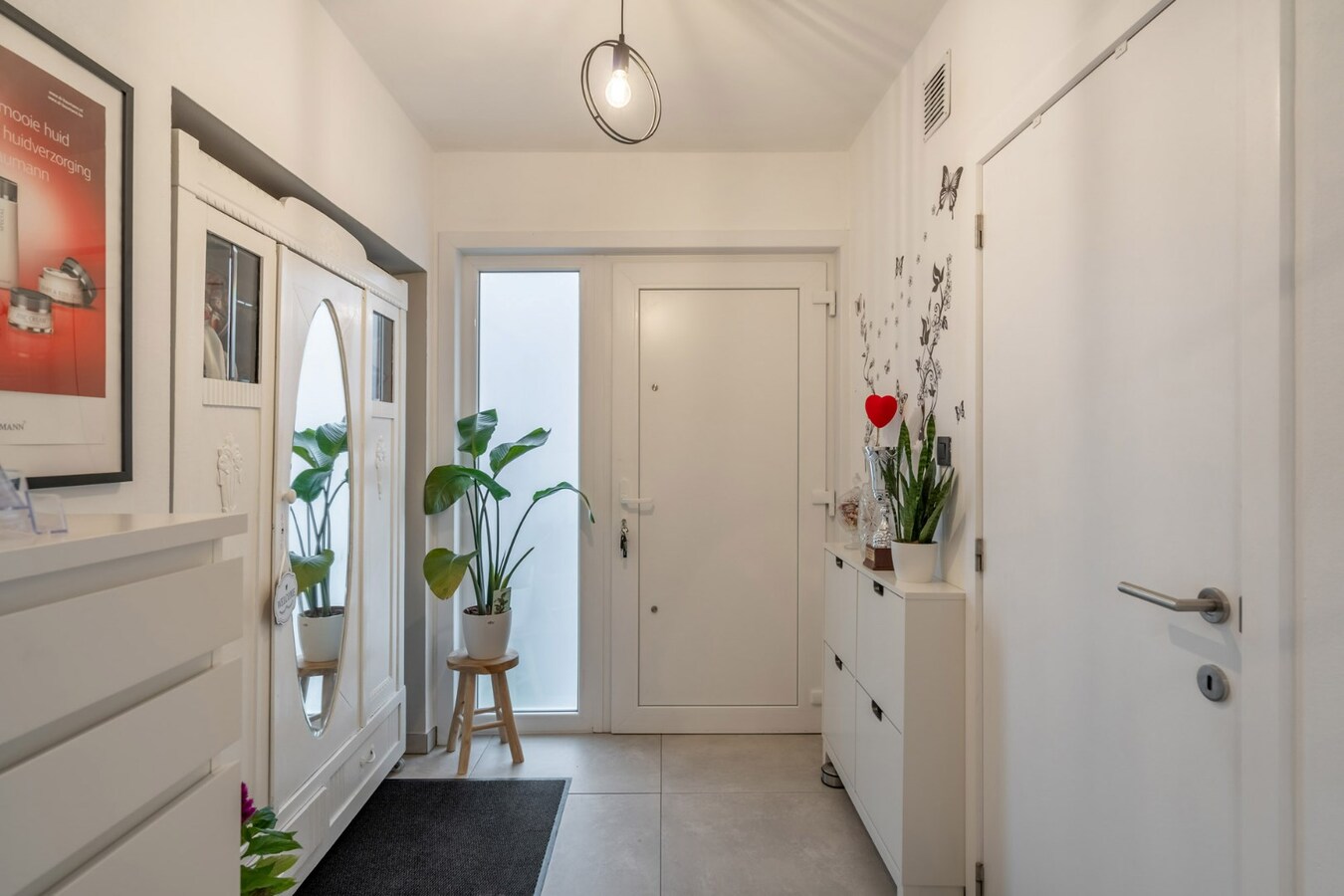 Gerenoveerd appartement met 2 slaapkamers en garage 