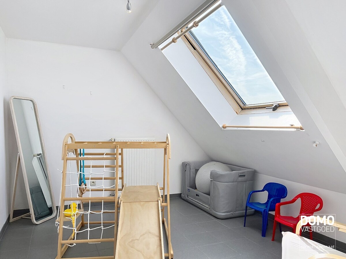 RUIM DUPLEXAPPARTEMENT MET 3 SLAAPKAMERS TE LUMMEN 