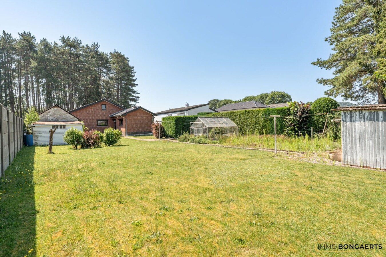 Rustig gelegen bungalow op een mooi perceel van 9 are 