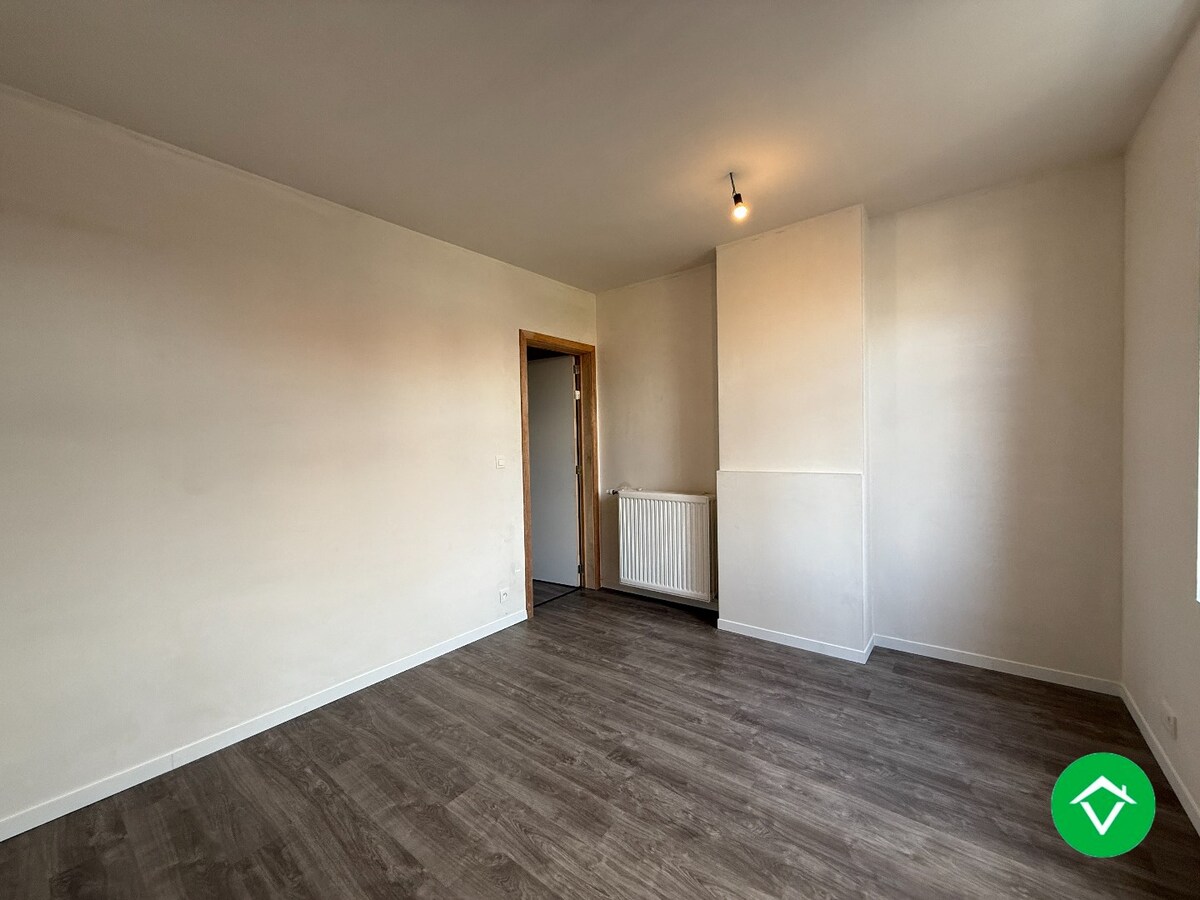 Gerenoveerde woning twee slaapkamers en koer in centrum Roeselare 