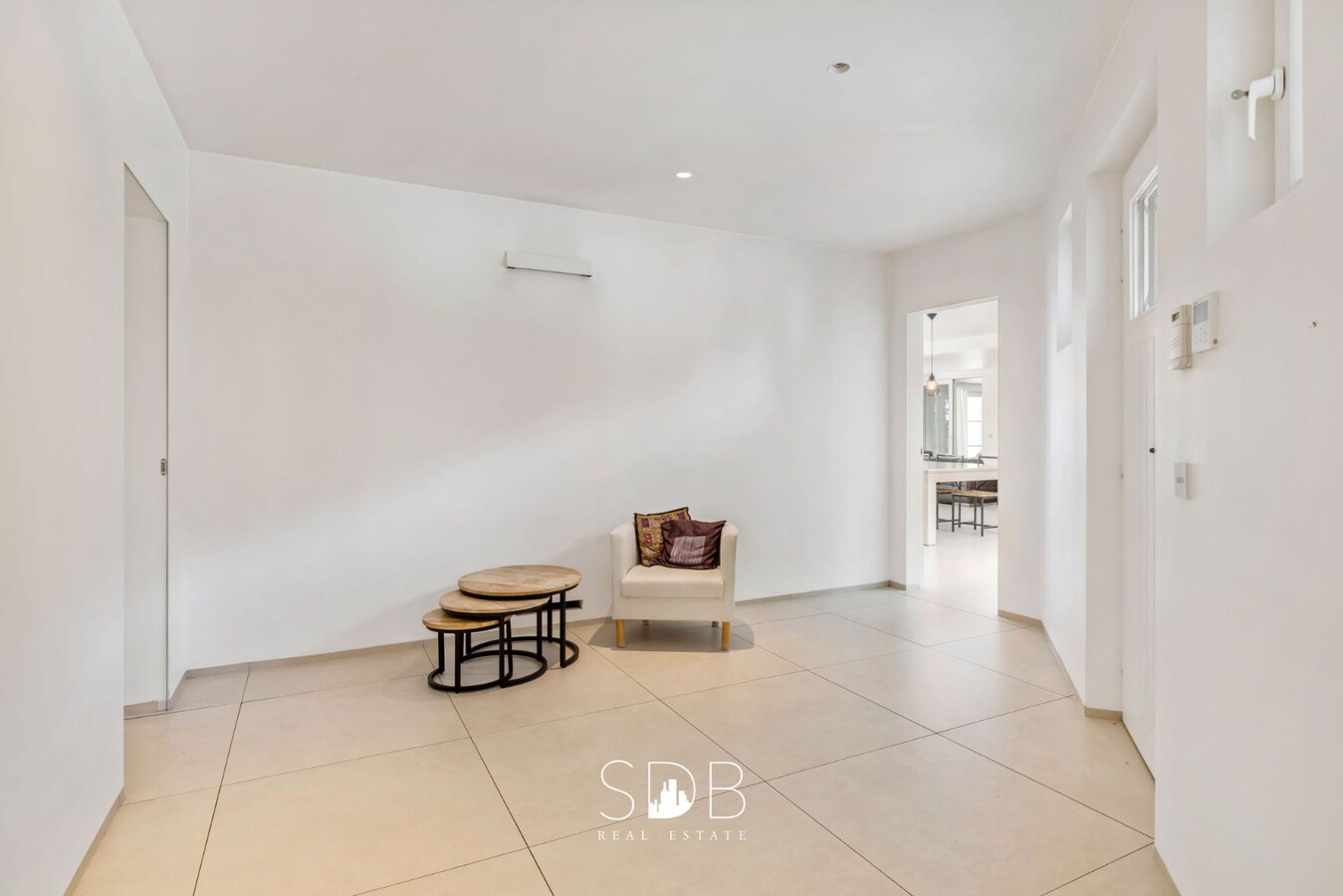 Prachtige villa met zwembad, paardenstallen, paddock en grasland op 1,3HA 