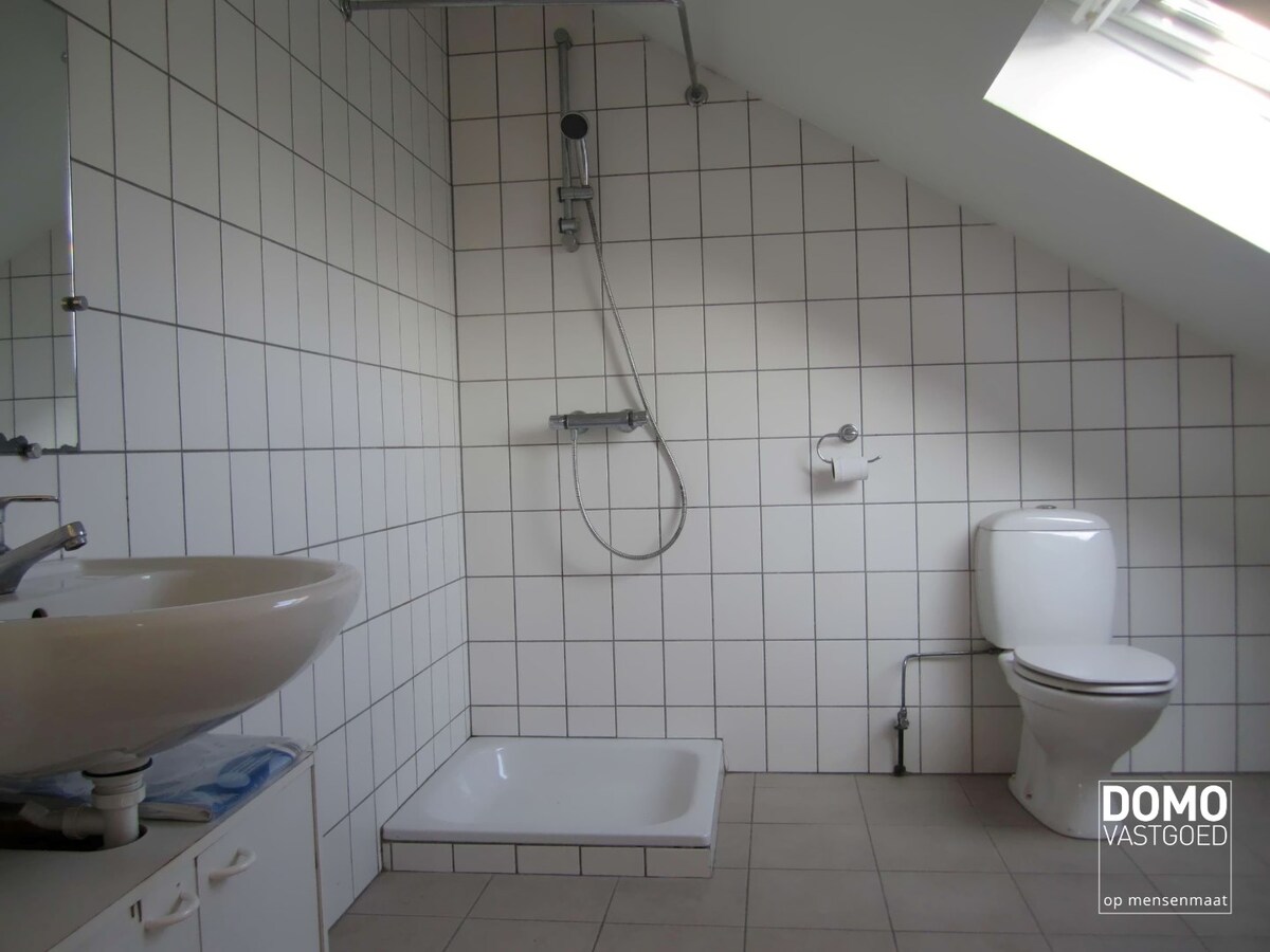 Appartement met 1 slaapkamer en parkeerplaats te huur in centrum Kuringen 