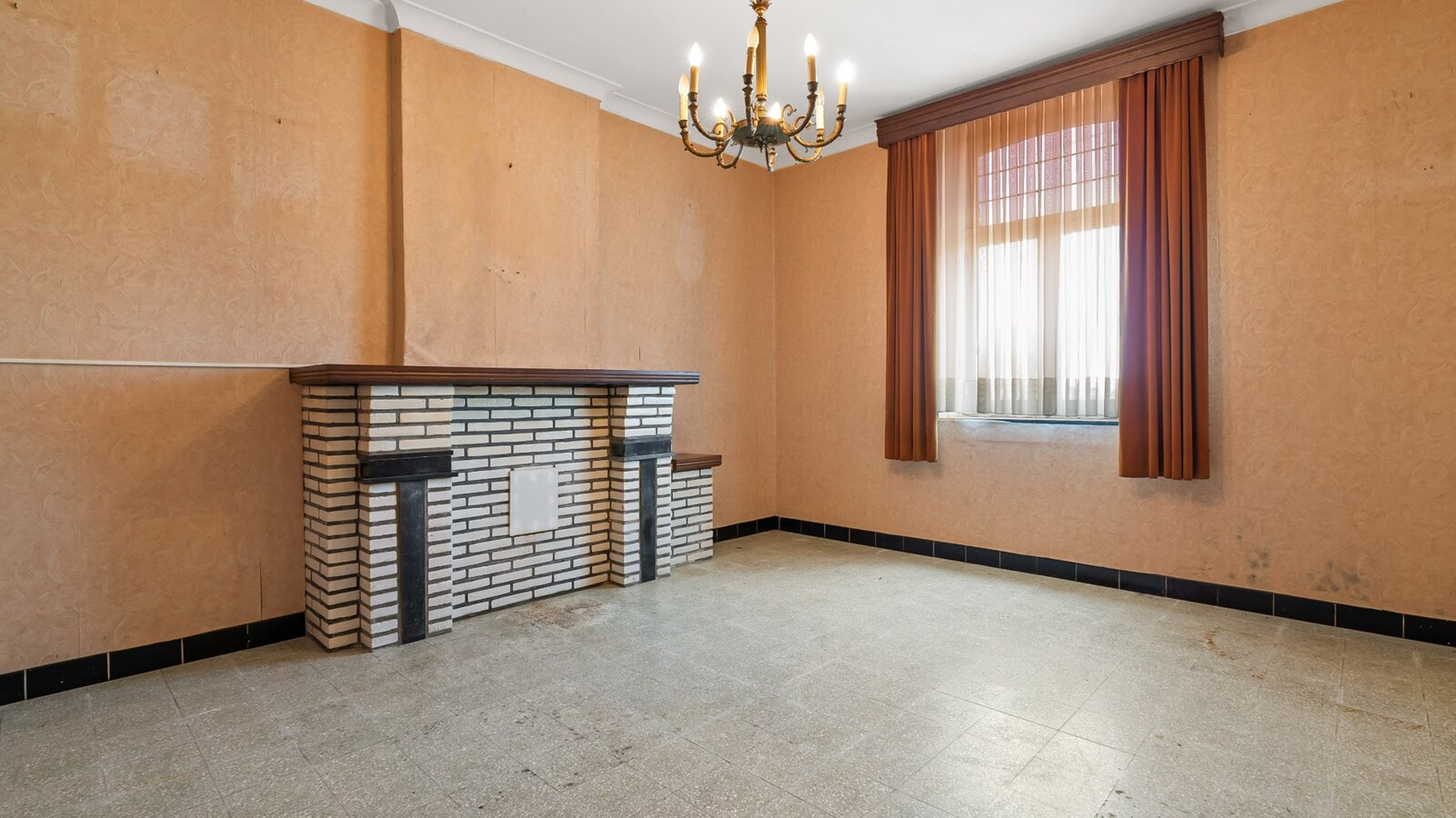 Renovatiewoning op perceel van 6854 m² 