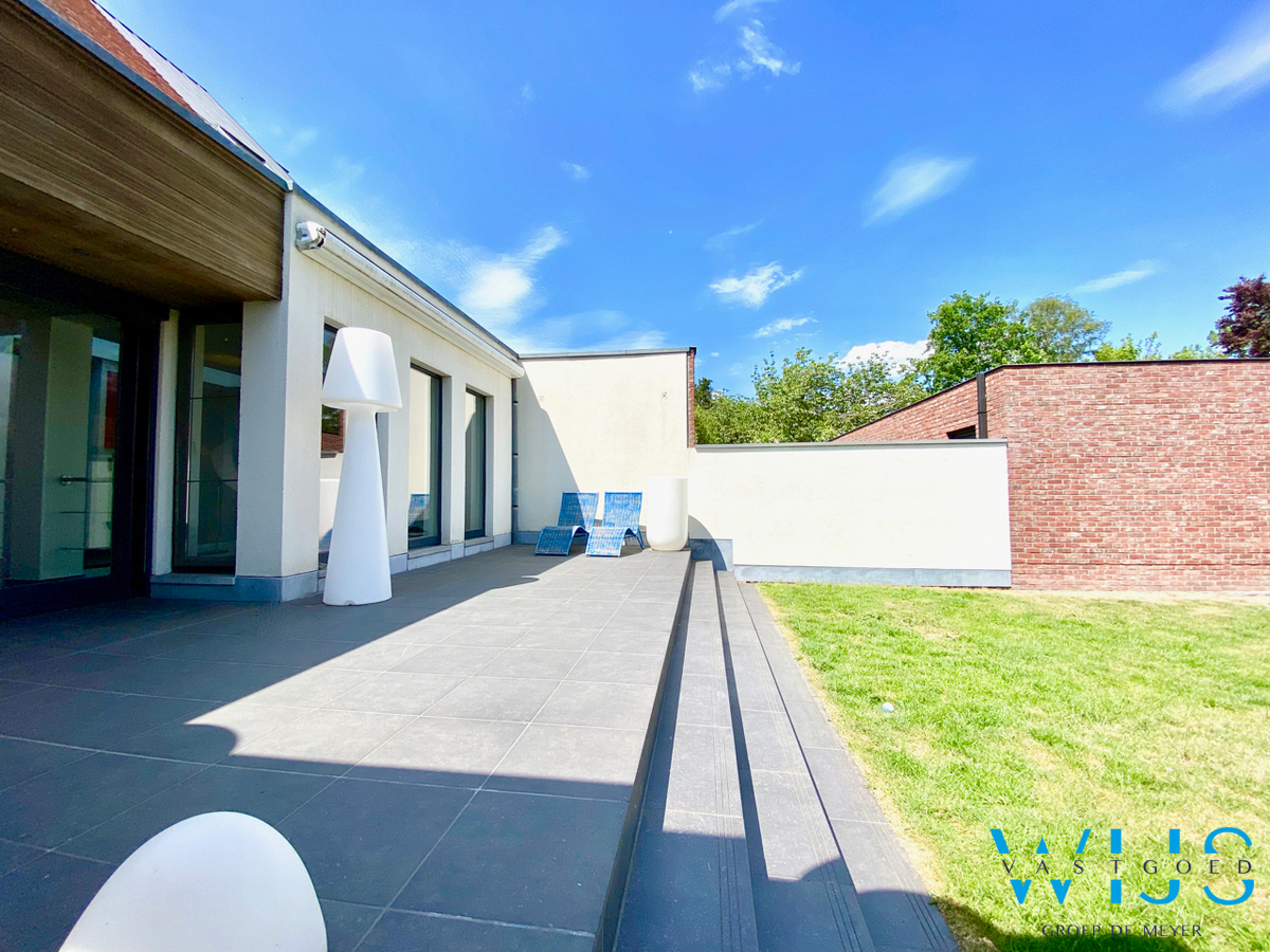 Karaktervol woonhuis met 5 slaapkamers &amp; prachtige tuin te CENTRUM Assenede ! 