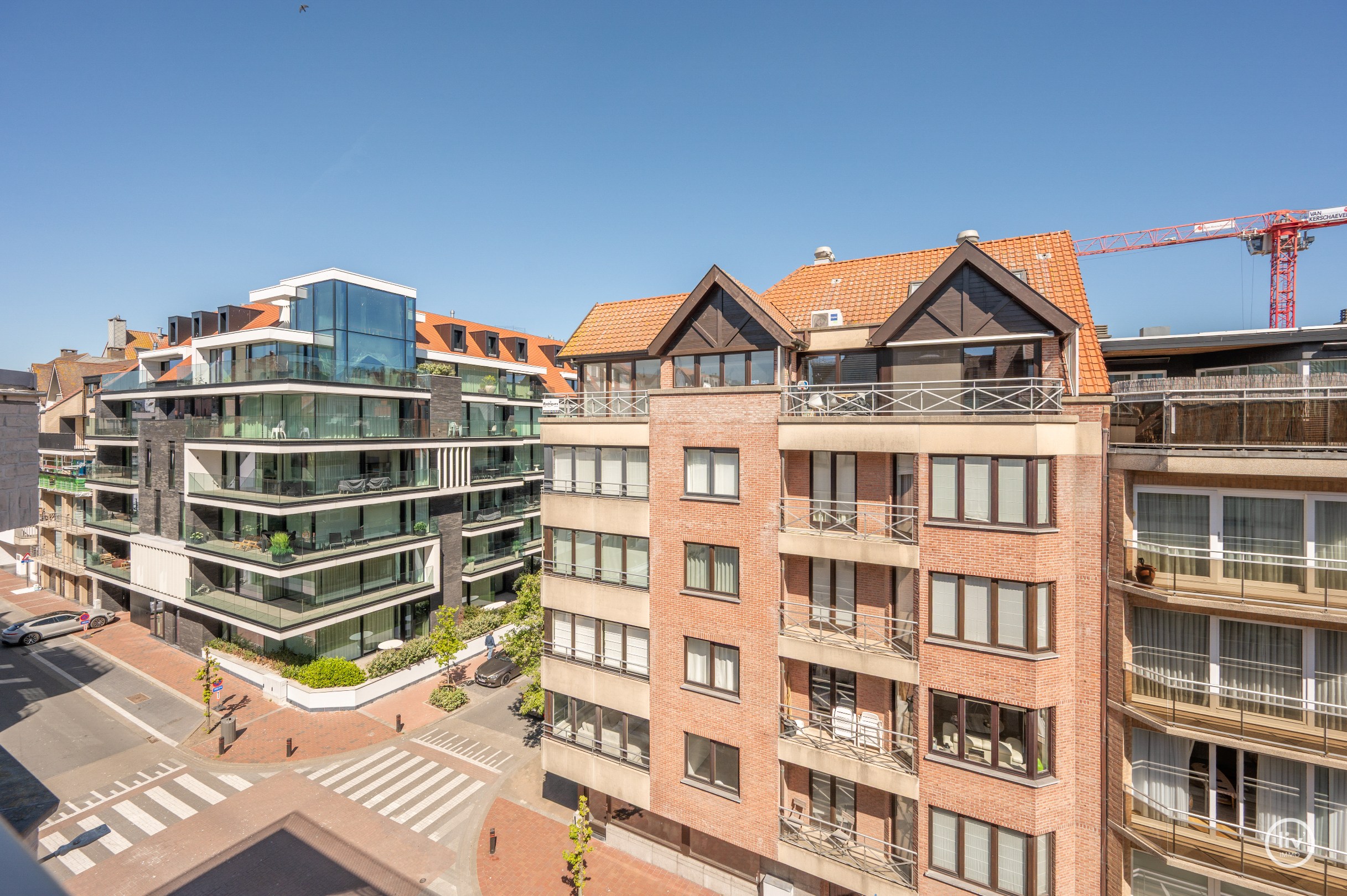 Superbe appartement en duplex de charme dans un emplacement de premier choix sur l'avenue Bayaux à Knokke. 