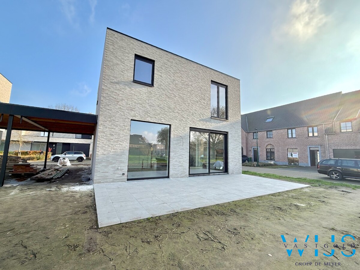 Nieuwbouw in aangename woonwijk te Oosteeklo ! 